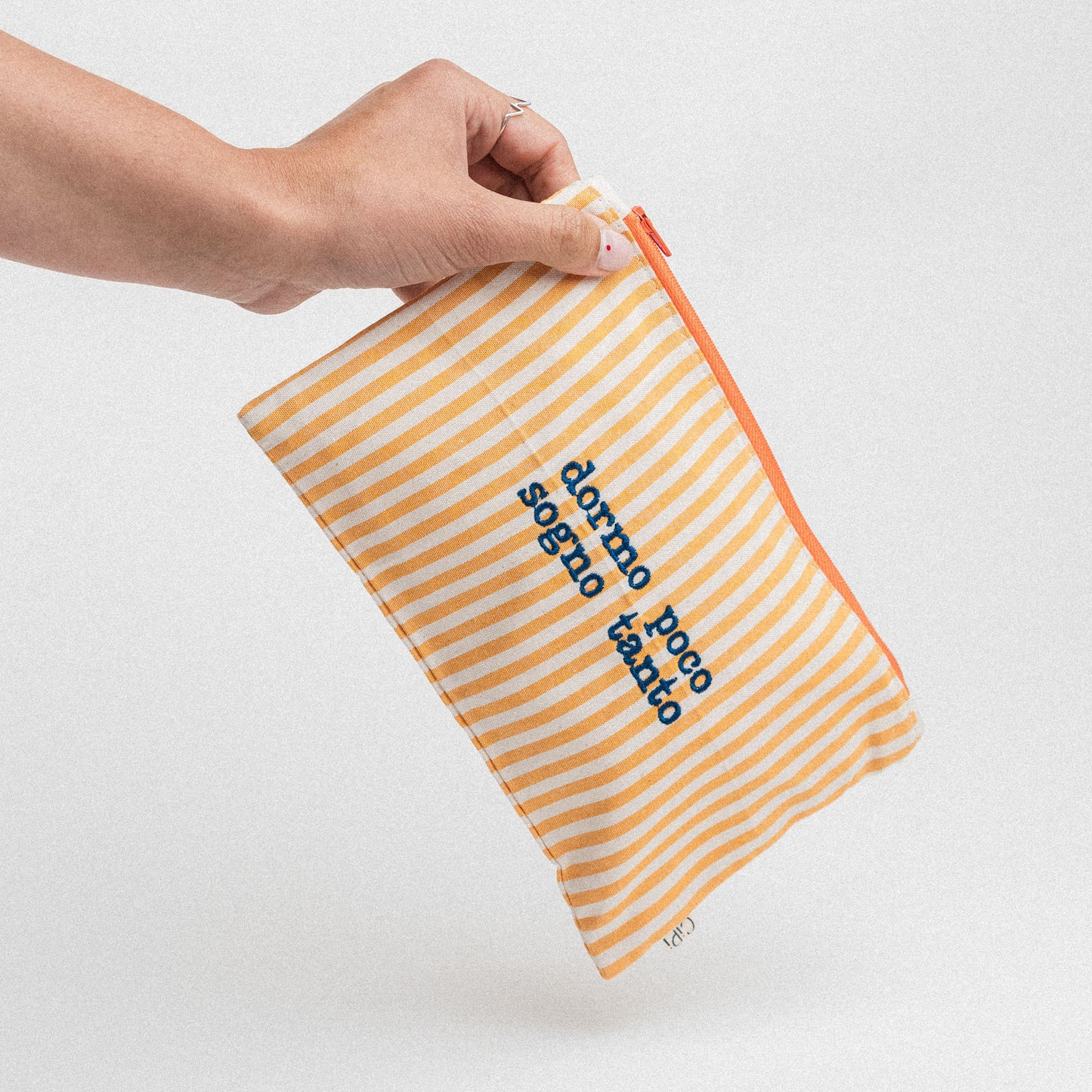 dormo poco sogno tanto