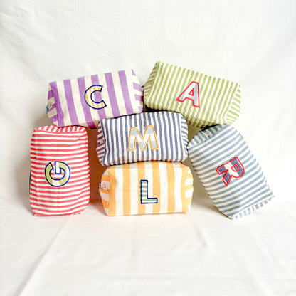 trousse con lettera applique