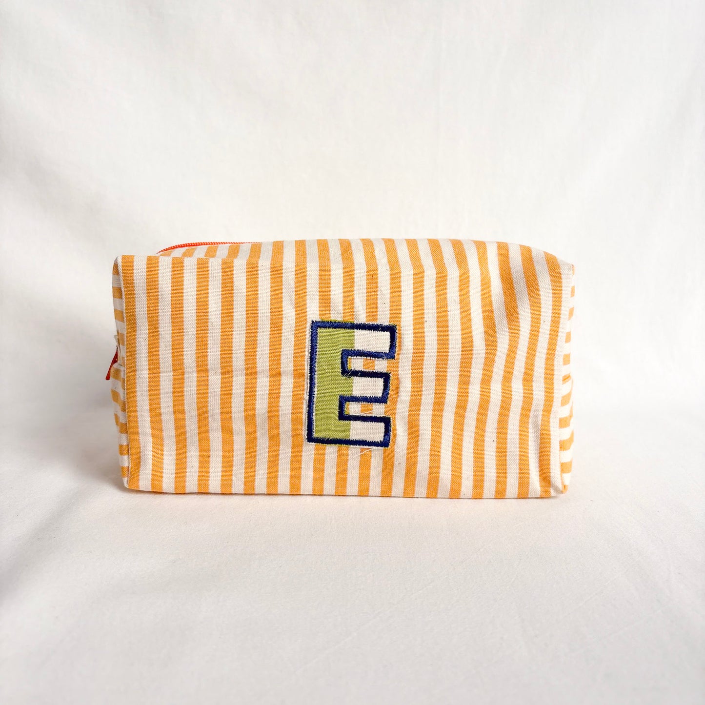 trousse con lettera applique