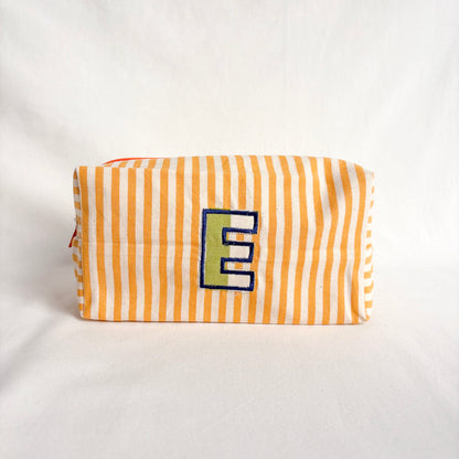 trousse con lettera applique