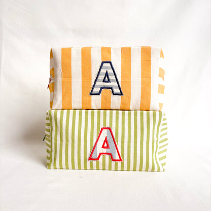 trousse con lettera applique