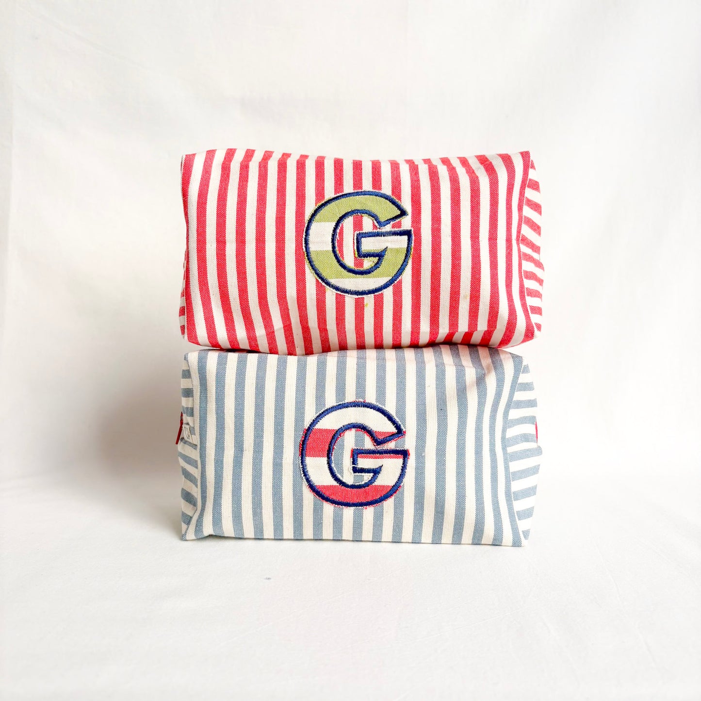 trousse con lettera applique