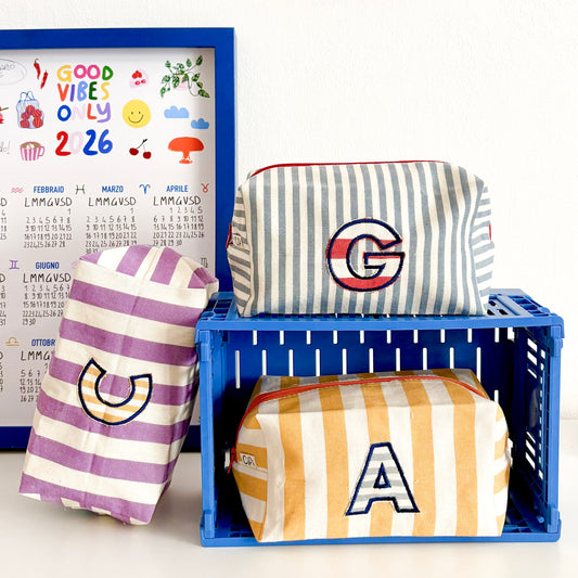 trousse con lettera applique