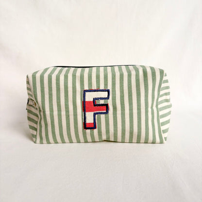 trousse con lettera applique