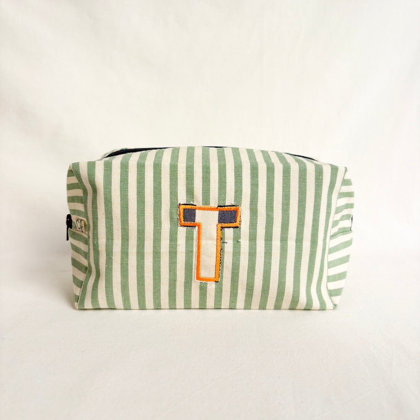 trousse con lettera applique