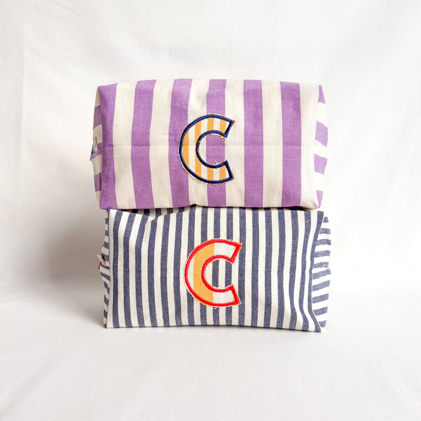 trousse con lettera applique