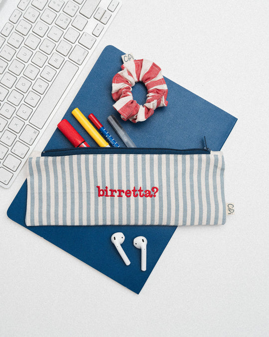 righe piccole azzurre - ricamo rosso