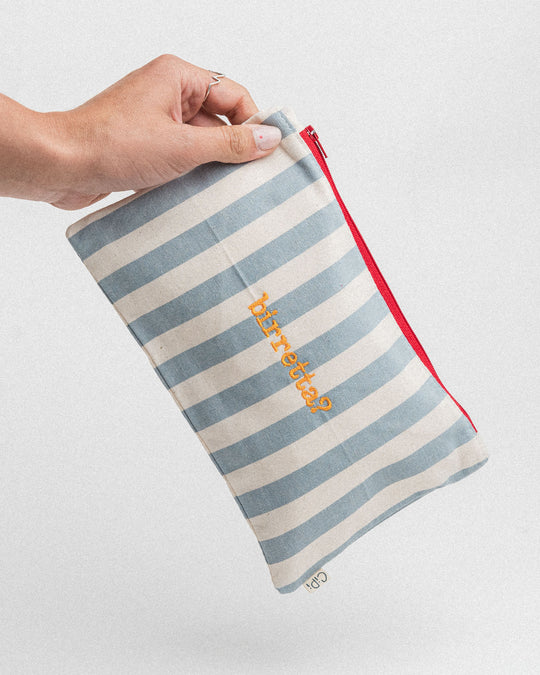 righe azzurre grandi - ricamo giallo