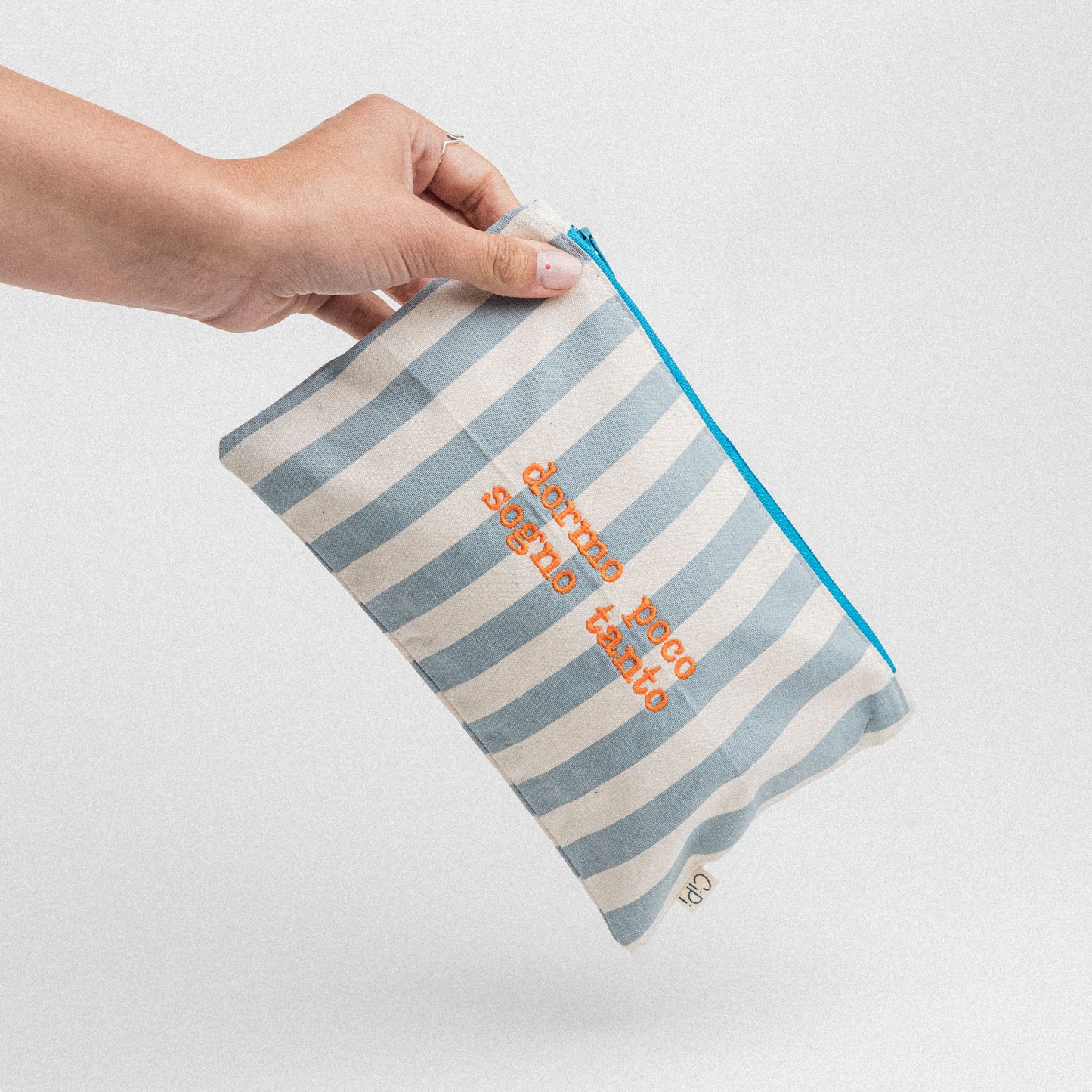 dormo poco sogno tanto