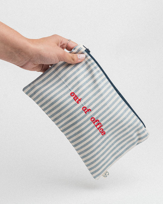 righe piccole azzurro - ricamo rosso